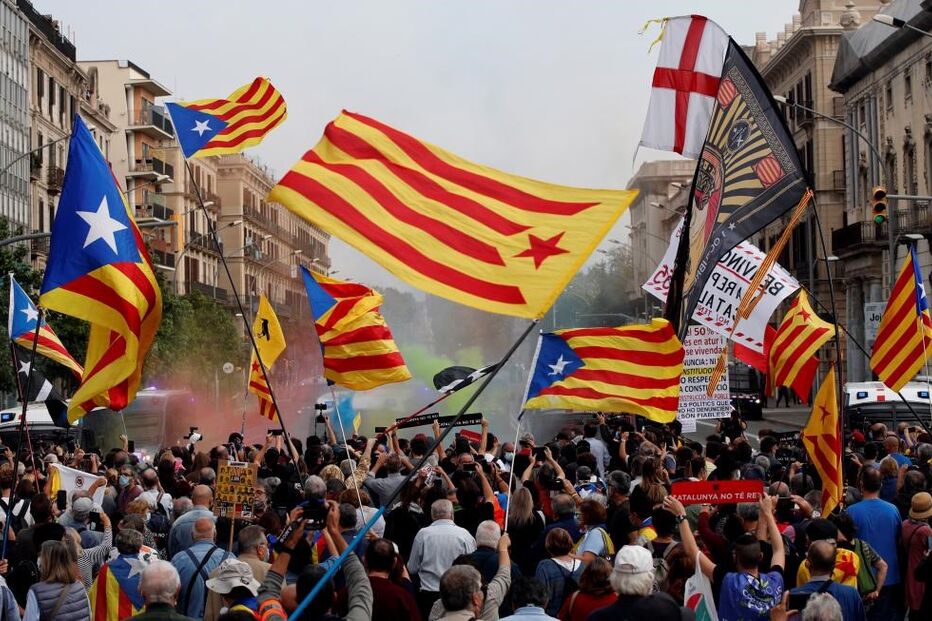 Cerca de 800 pessoas manifestam-se contra a presença do rei em Barcelona