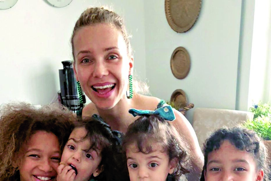 Luciana Abreu com as quatro filhas