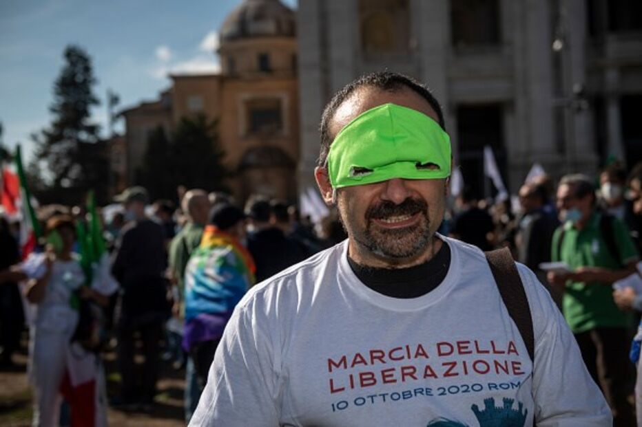 Manifestações contra uso de máscara em Itália