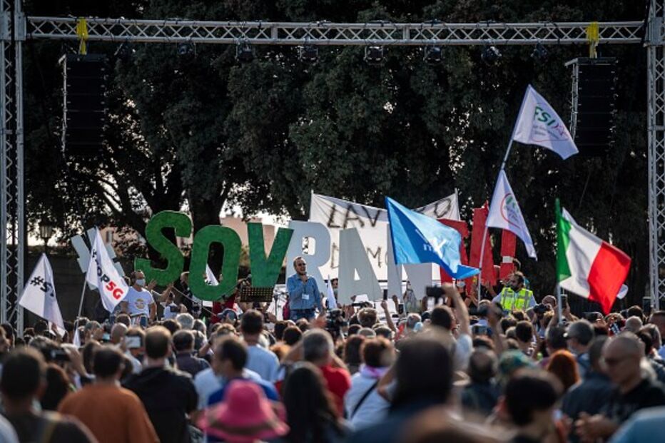 Manifestações contra uso de máscara em Itália