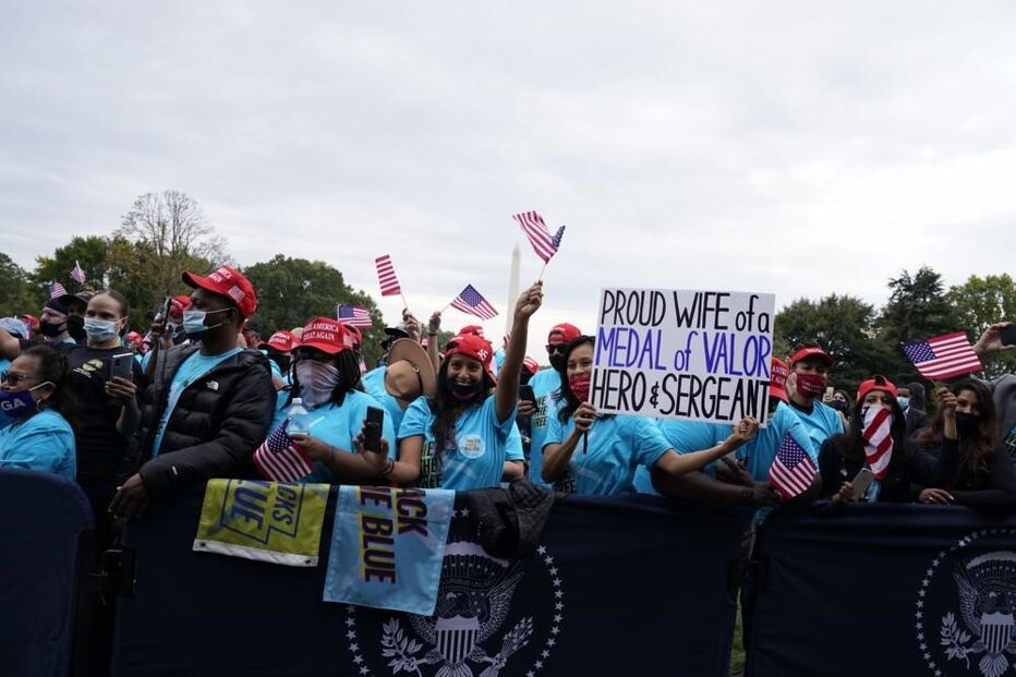 Trump discursou para algumas centenas de apoiantes pela primeira vez após ficar doente com Covid-19