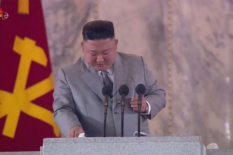 Kim Jong-Un emociona-se durante discurso