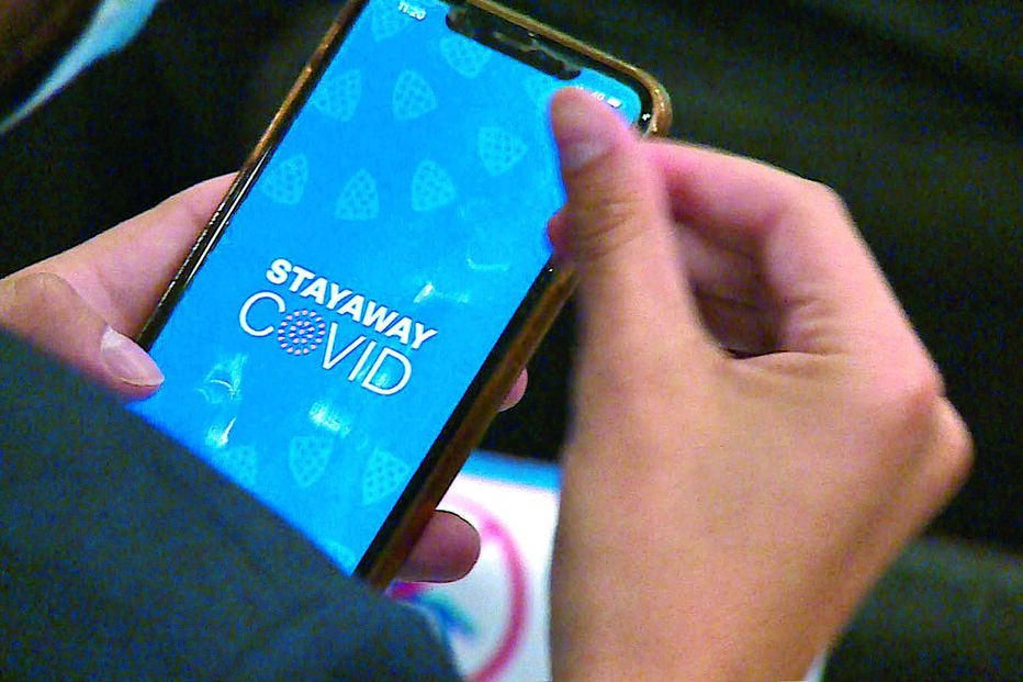 Aplicação usa código para alertar cidadãos de que estiveram próximos de caso infetado