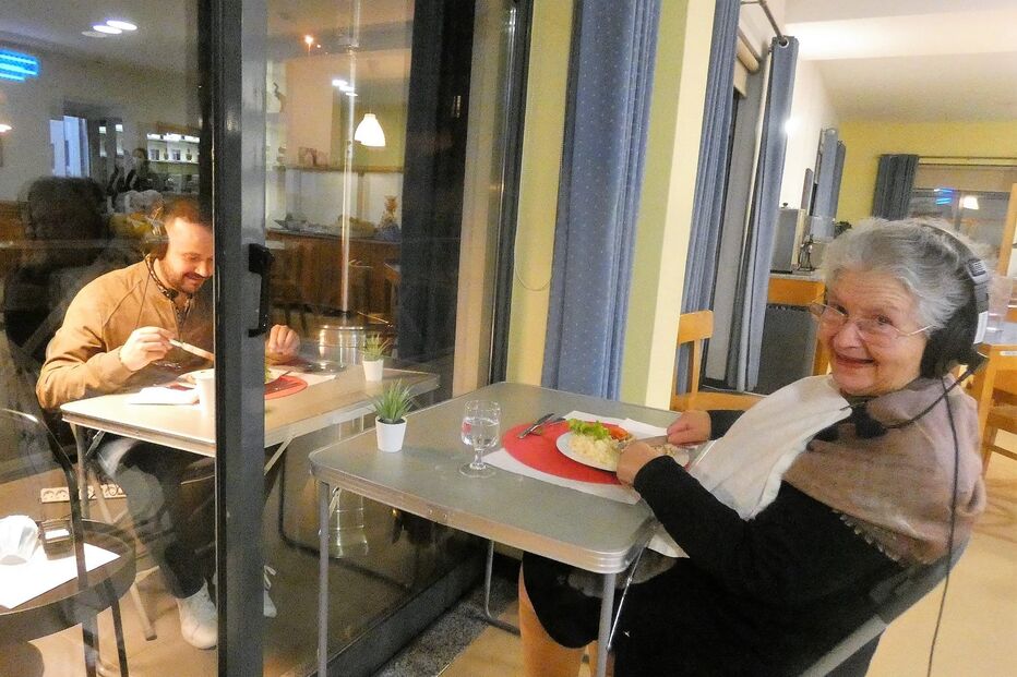 D.Emília volta a jantar com o filho no lar residencial