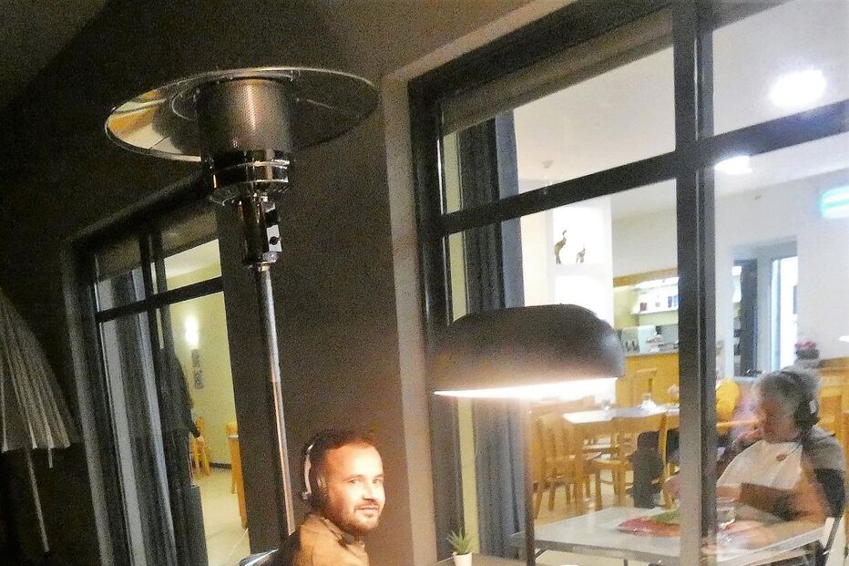 D.Emília volta a jantar com o filho no lar residencial