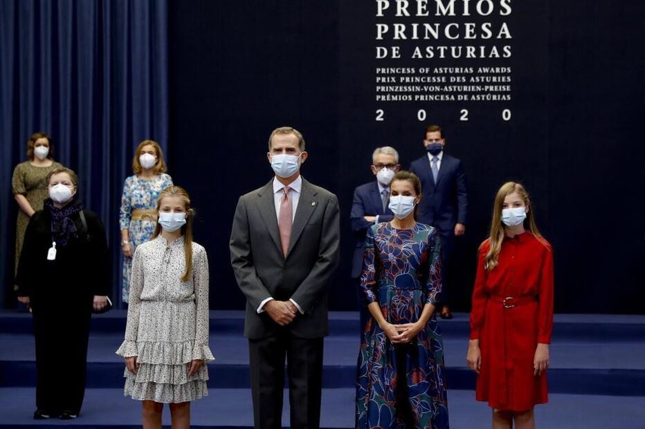 Leonor com Felipe VI, Letizia e Sofia.jpg