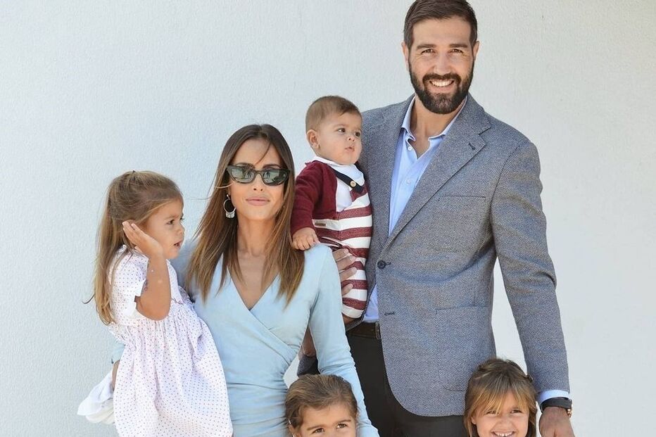 Carolina Patrocínio com Gonçalo Uva e os filhos.jpg