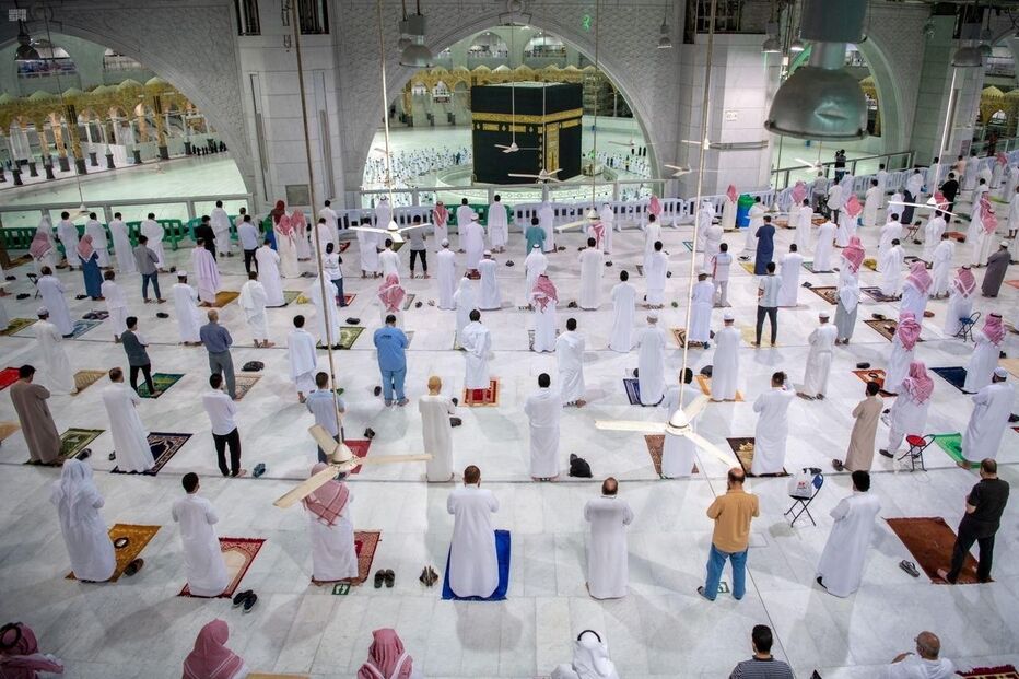 Arábia Saudita reabre Grande Mesquita de Meca e permite 15 mil peregrinos por dia