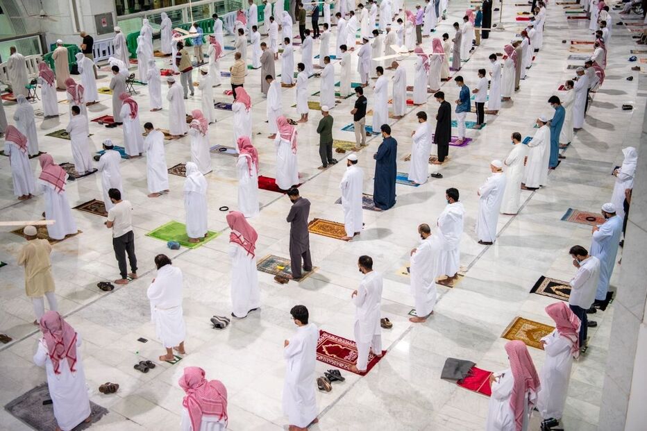 Arábia Saudita reabre Grande Mesquita de Meca e permite 15 mil peregrinos por dia