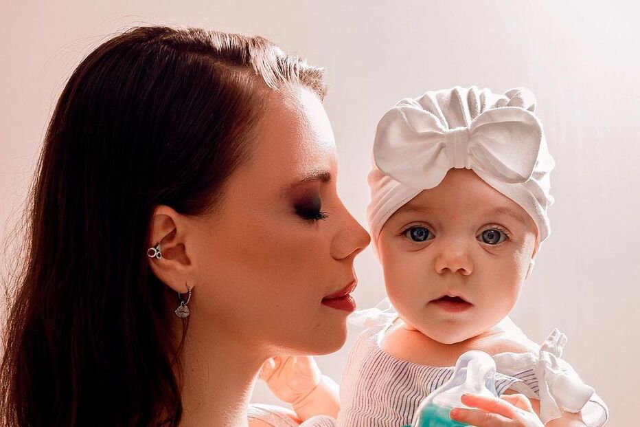 Mel Jordão com a filha.jpg