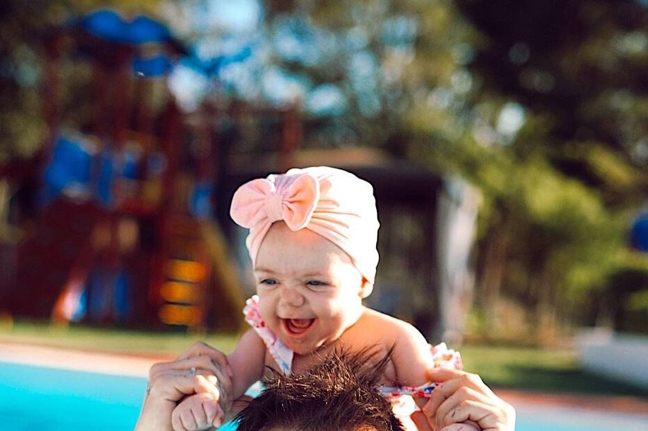 Diogo Piçarra com a filha.jpg