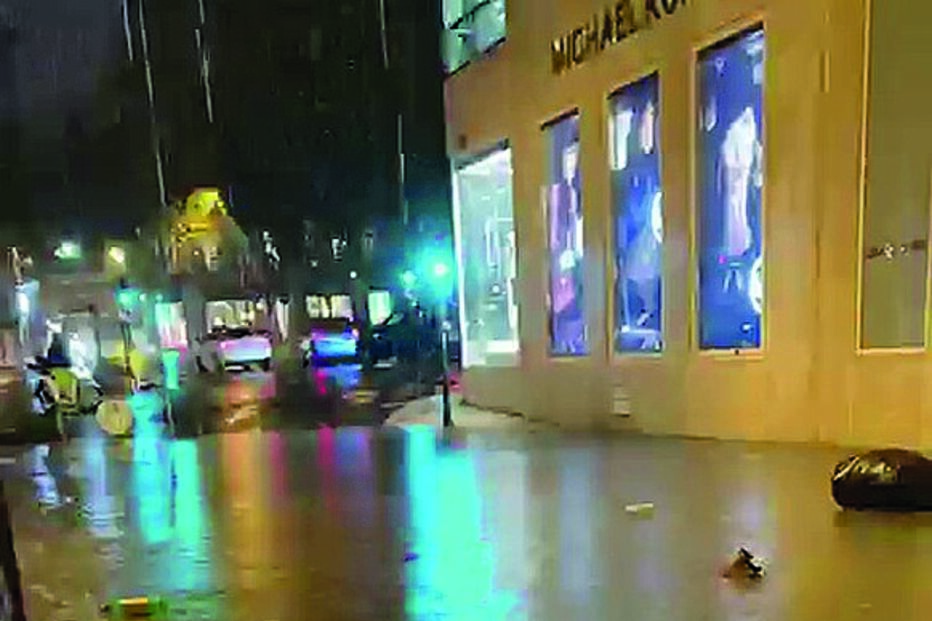 Rua das Pretas, em Lisboa, ao fim da tarde ficou intransitável  