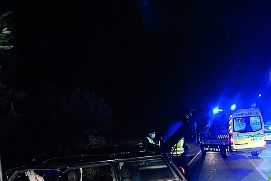 Três feridos em despiste de carro em Leiria