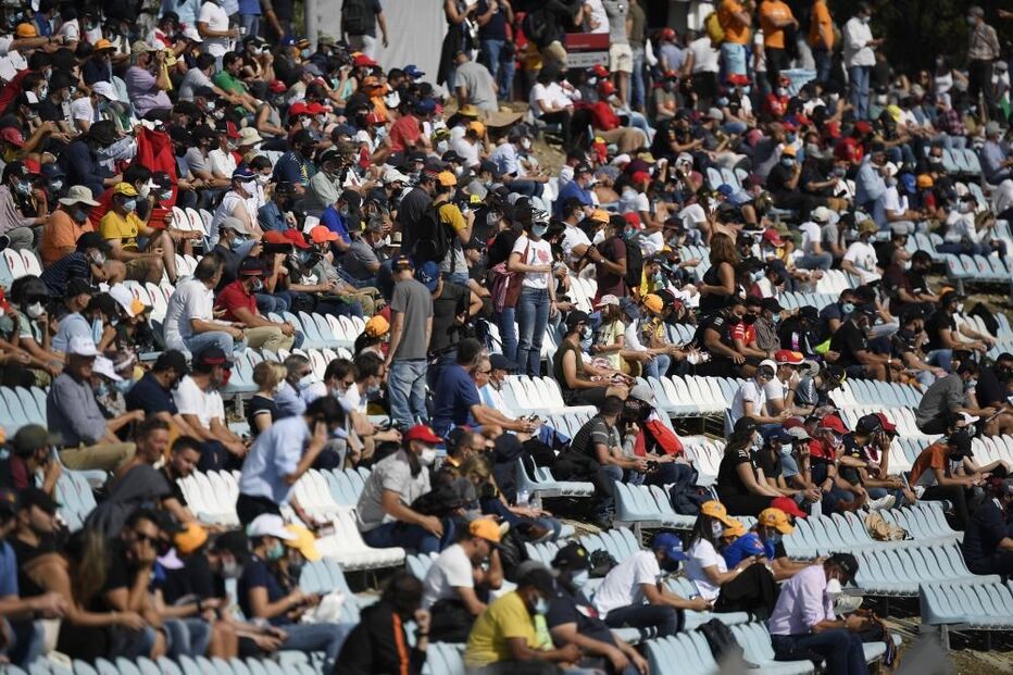 Bancadas cheias no Autódromo Internacional do Algarve, em Portimão.