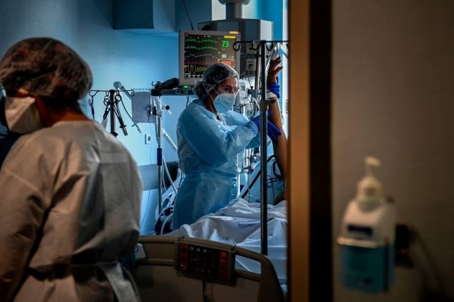 Paciente com Covid-19 nos cuidados intensivos, no Hospital São João, no Porto