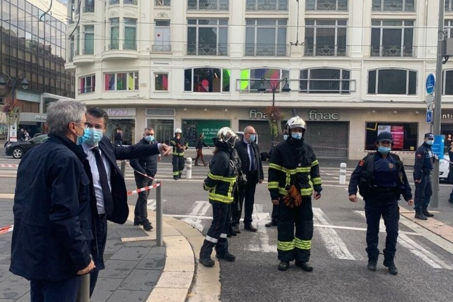 Homem ameaça pessoas com faca em Avignon