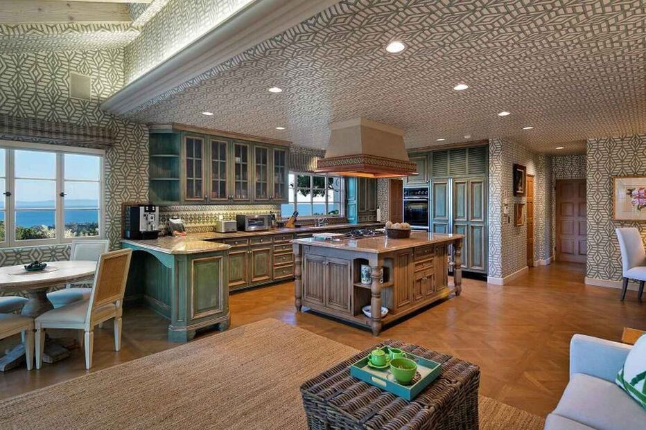 2020-10-29_17_56_05 Celebrities_530208728_163231934_1706x960.jpg