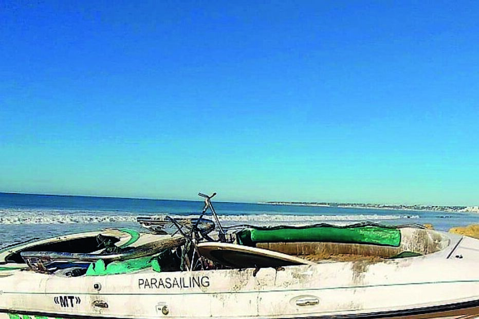 Barco ficou muito danificado