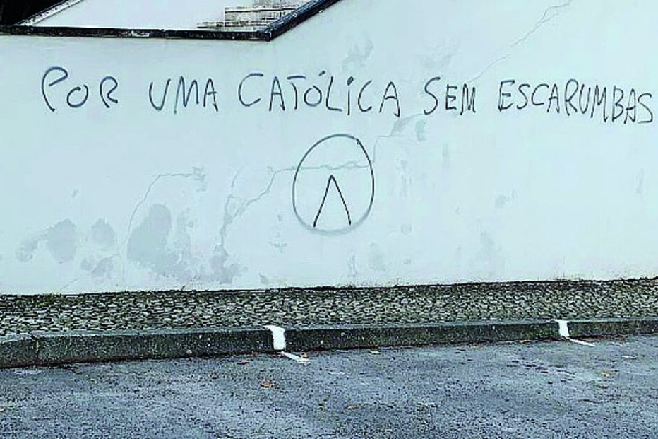 Mensagens racistas em escolas e universidades de Lisboa e Loures