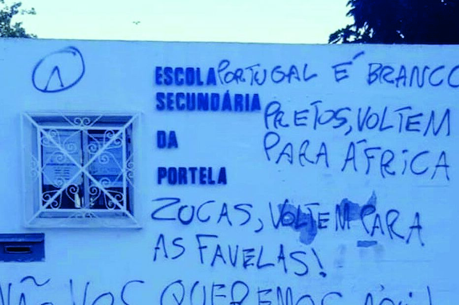 Mensagens racistas em escolas e universidades de Lisboa e Loures