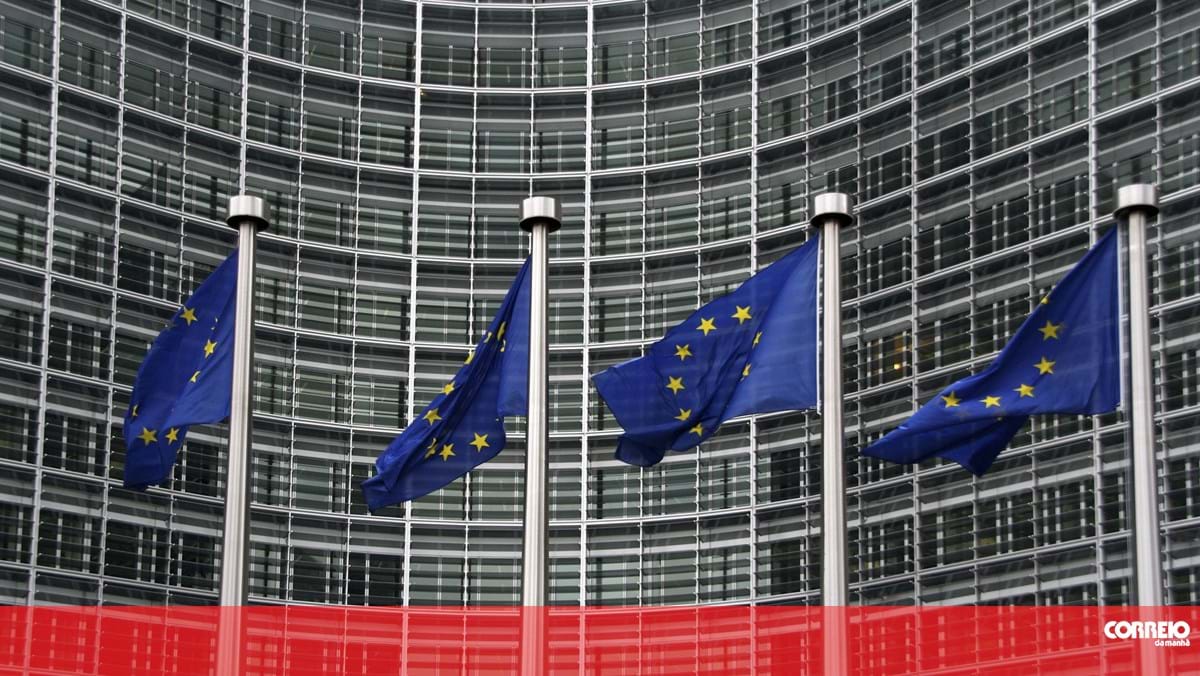 UE proibe mais quatro meios de comunicação russos de emitir para o seu espaço