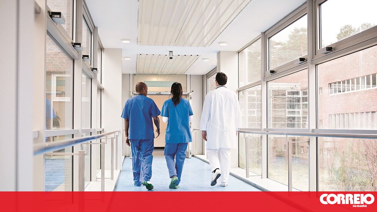 SNS precisa de mais 14.287 profissionais para eliminar trabalho suplementar