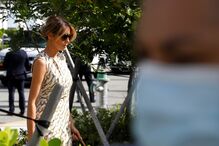 Melania Trump vota sem máscara na Flórida