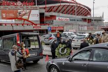 Cortejo fúnebre de Mário Dias passou pela Luz e Benfica prestou homenagem