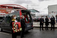 Cortejo fúnebre de Mário Dias passou pela Luz e Benfica prestou homenagem