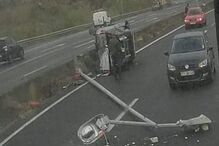 Colisão aparatosa no IC17 na Amadora faz um ferido