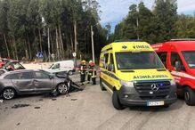 Dois feridos em colisão entre carros em Esmoriz