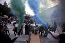 Centenas de empresários da restauração manifestaram-se contra medidas restritivas na Baixa do Porto