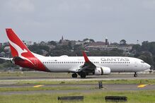 Passageiro morde tripulante e obriga a desvio de voo da companhia australiana Qantas
