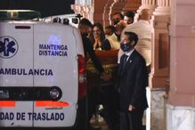 Corpo de Maradona chega ao palácio presidencial argentino