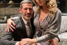 Luana Piovani com o ator Carlos Oliveira durante as gravações da série 'O Clube'