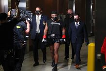 Mike Tyson e Roy Jones Jr. defrontaram-se