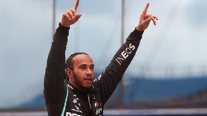 Lewis Hamilton renova com Mercedes até 2023