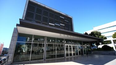 Três polícias julgados por espancar arguido dentro do Tribunal de Almada