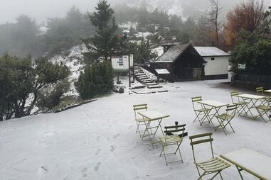 Encerrados vários acessos às serras da Madeira devido a queda de neve