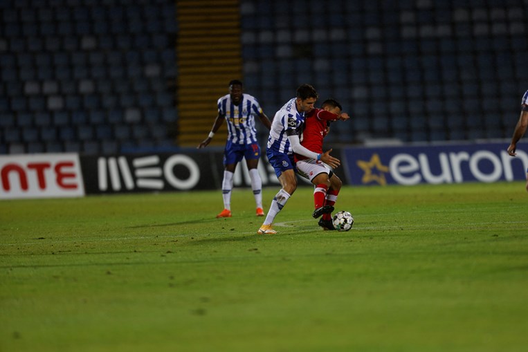 FC Porto derrota Santa Clara por uma bola a zero nos ...