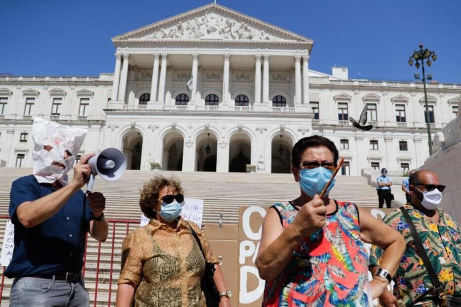 Feirantes têm-se manifestado contra falta de apoios ao setor