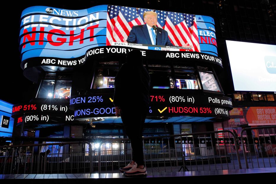 A noite eleitoral também foi acompanhada nos ecrãs gigantes da Times Square, em Nova Iorque