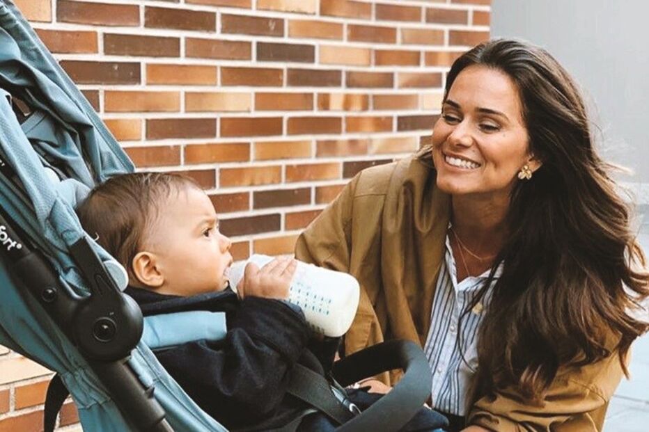 Cláudia Vieira com a filha Caetana, de 11 meses, fruto da recente relação com o empresário João Alves 