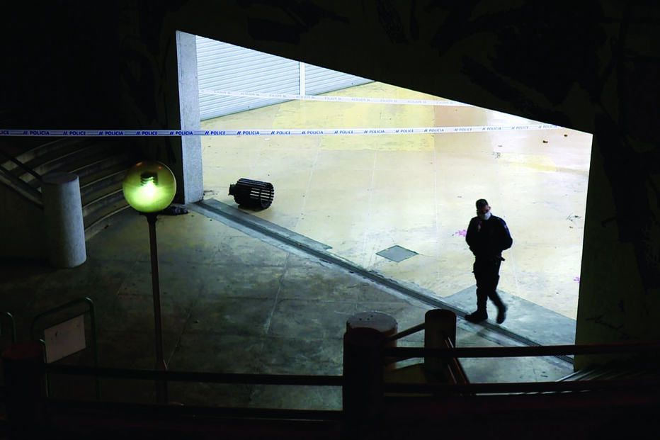 Átrio da estação ficou com sangue no chão