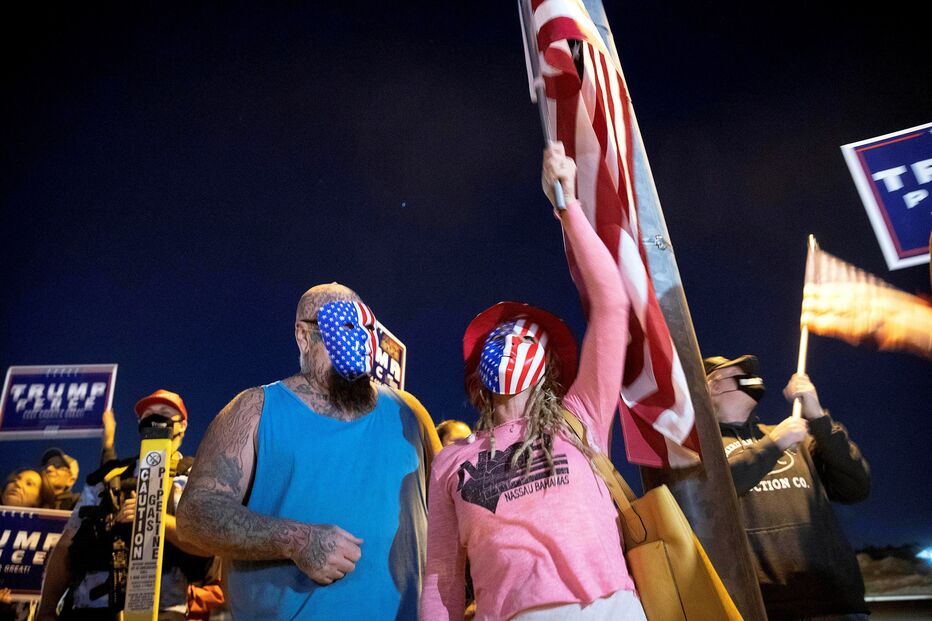 Protestos pela contagem de votos levam apoiantes de Trump e Biden às ruas