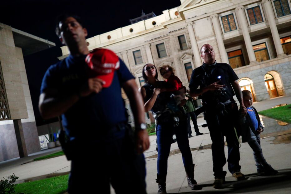 2020-11-05_08_28_08 2020-11-05T033856Z_106918798_RC2RWJ9MYERY_RTRMADP_3_USA-ELECTION-REACTION.JPG