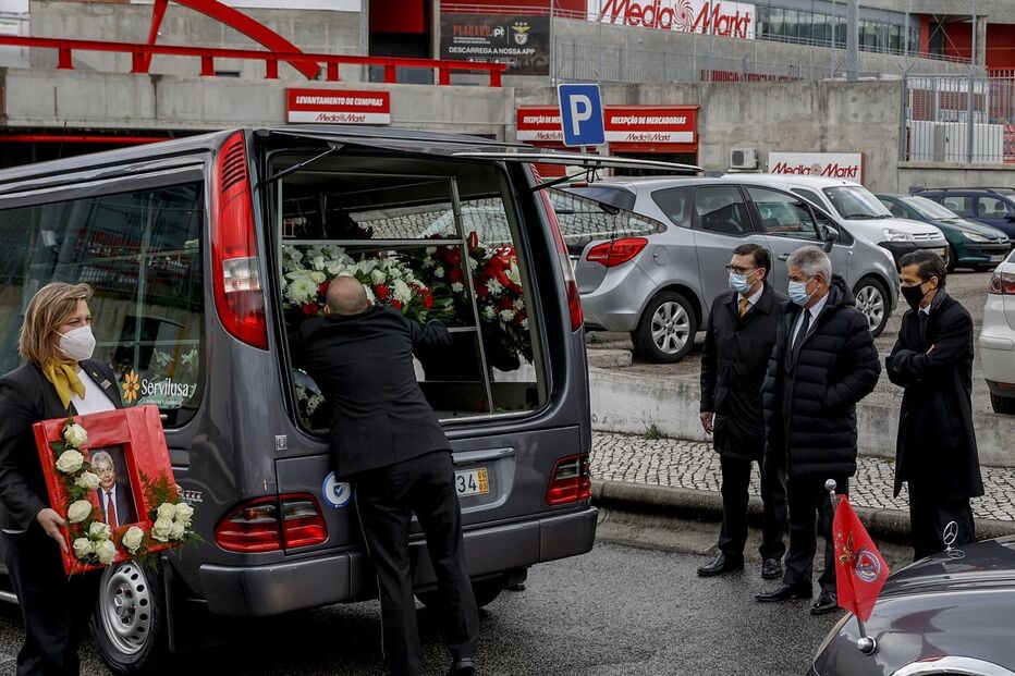 Cortejo fúnebre de Mário Dias passou pela Luz e Benfica prestou homenagem