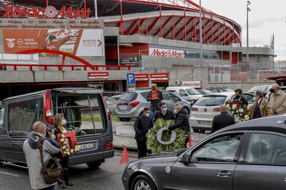 Cortejo fúnebre de Mário Dias passou pela Luz e Benfica prestou homenagem