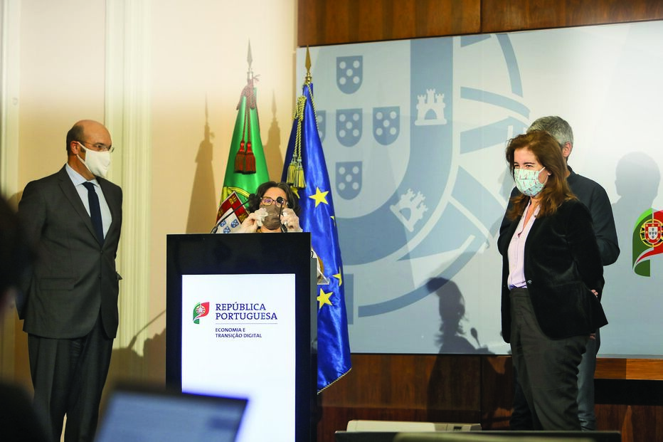 Siza Vieira e Ana Mendes Godinho, ministra do Trabalho, apresentaram as medidas após a aprovação em Conselho de Ministros