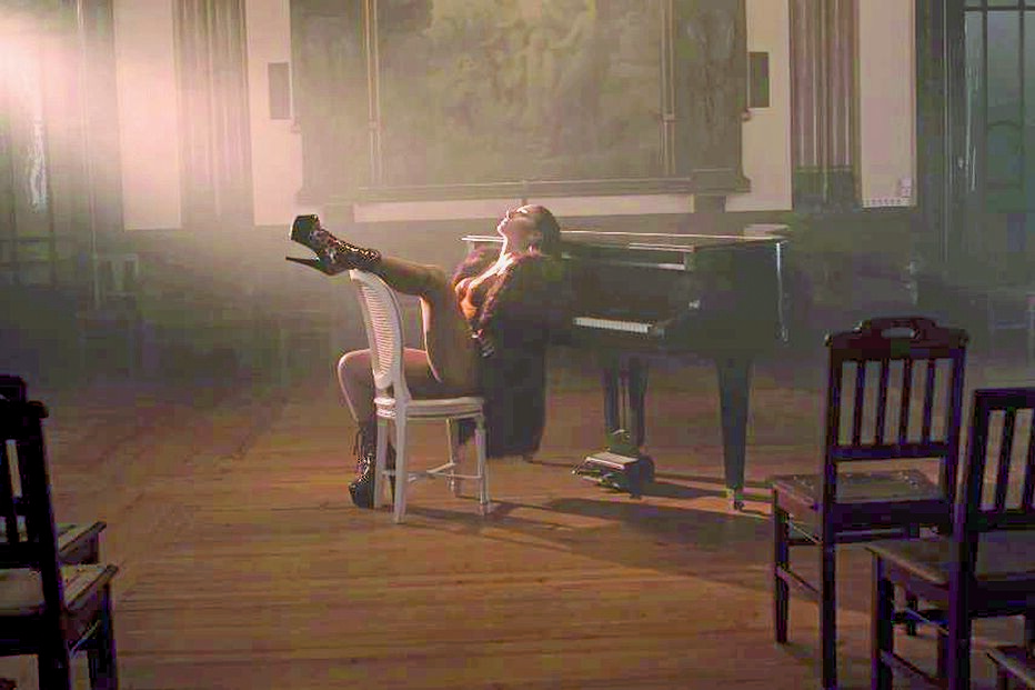 Ana Malhoa apresenta novo trabalho discográfico ‘Quem Te Dera’, que explora a provocação sexual da mulher.